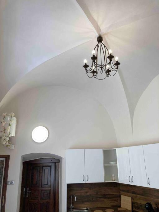 Studio In Gothic House, 50M To The Old Town Square Прага Экстерьер фото